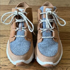 Sorel Tan Suede and Gray Felt Women’s 6.5 lace up boots